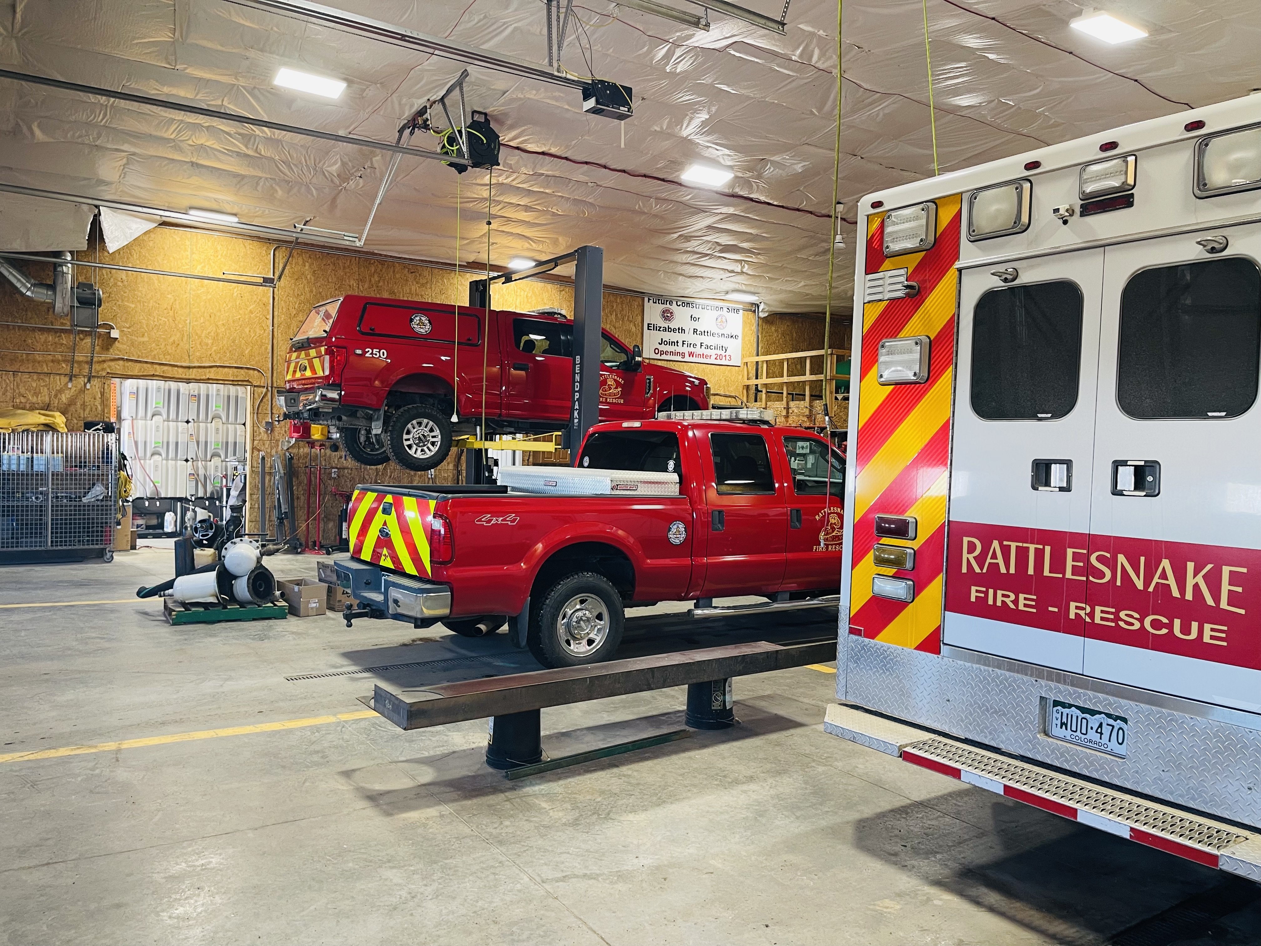 Command vehicle on lift